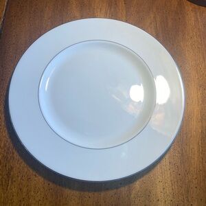 NWT Wedgwood 10 3/4” Signet Platinum Dinner Plate 1